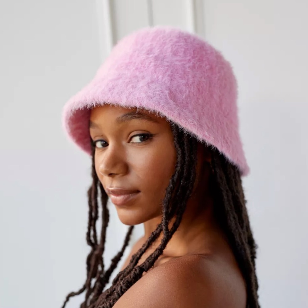 UO Juno bucket hat 🌸💗 BABY PINK